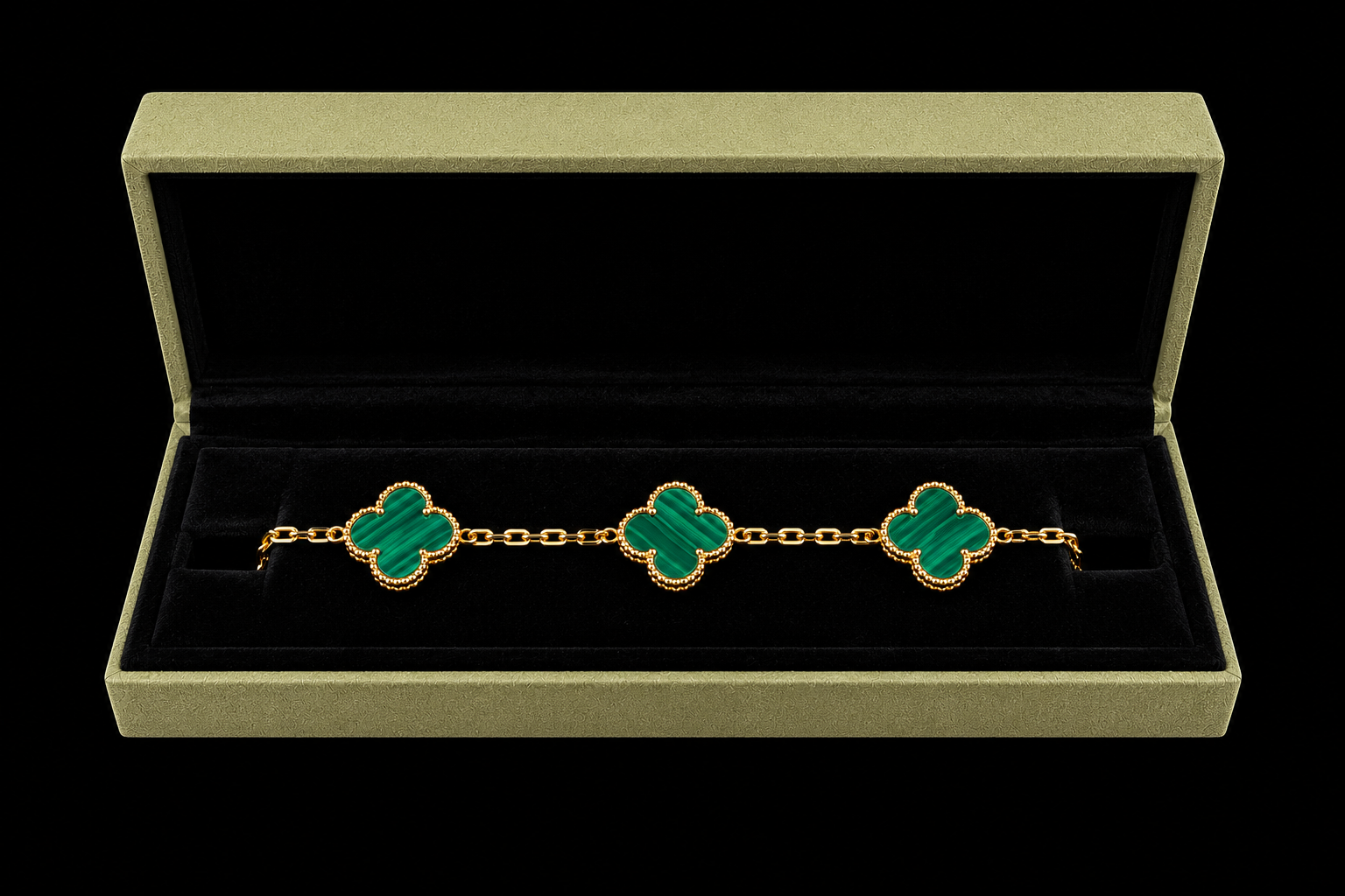 18K Gold Clover Bracelet (Green) – Timeless Elegance