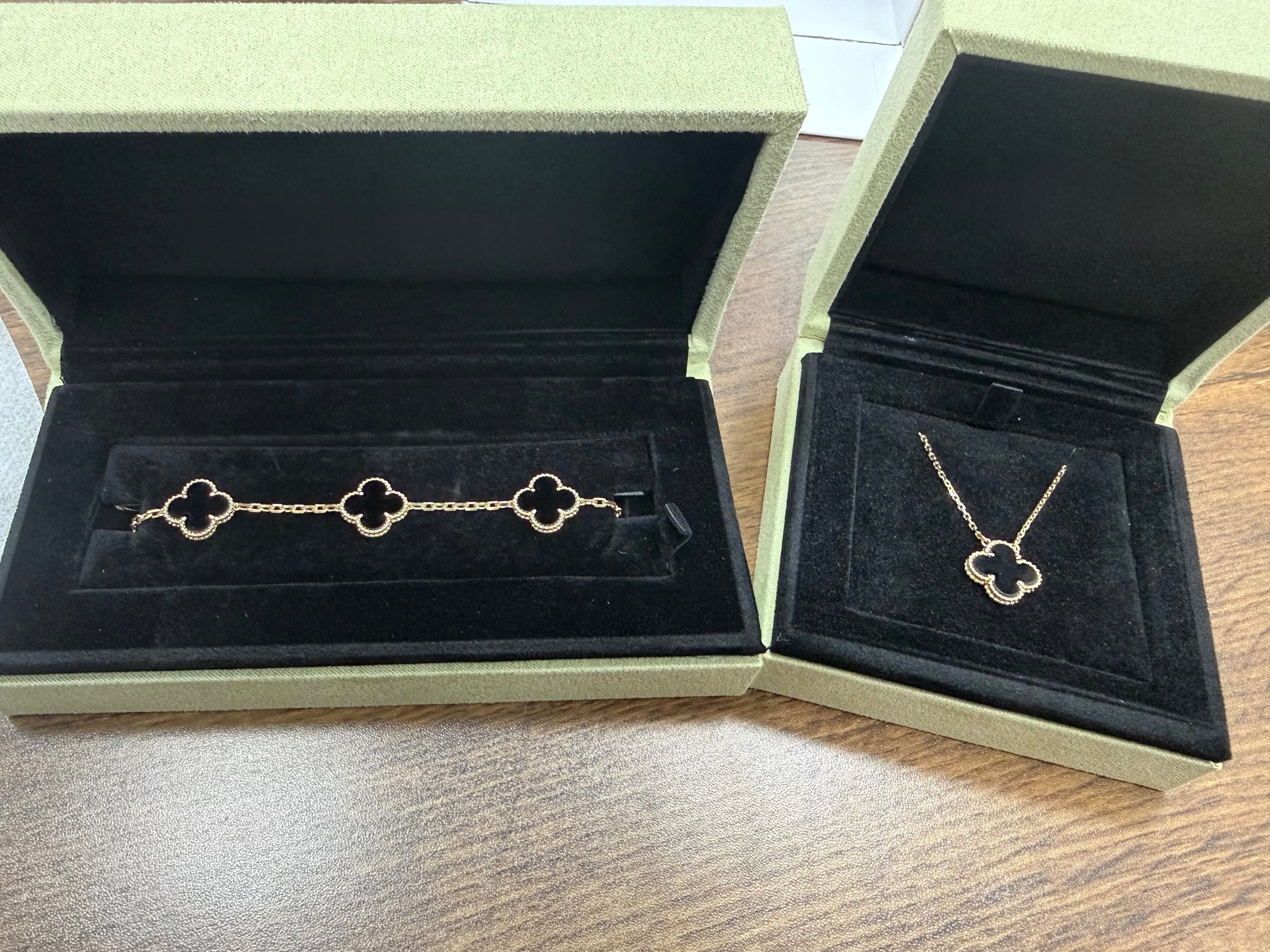 18K Gold Black Clover Set